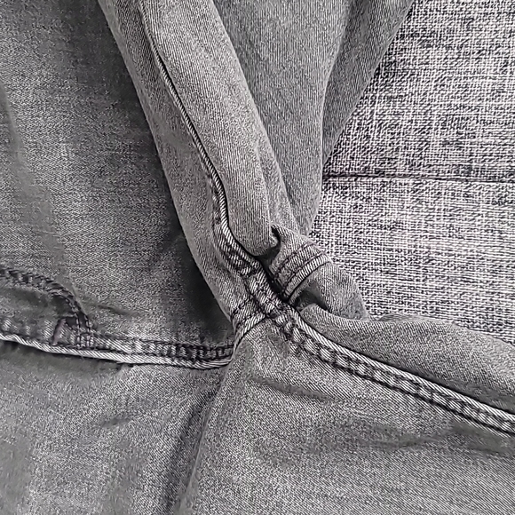 Old Navy Rockstar Super Skinny Jeans - Picture 5 of 8